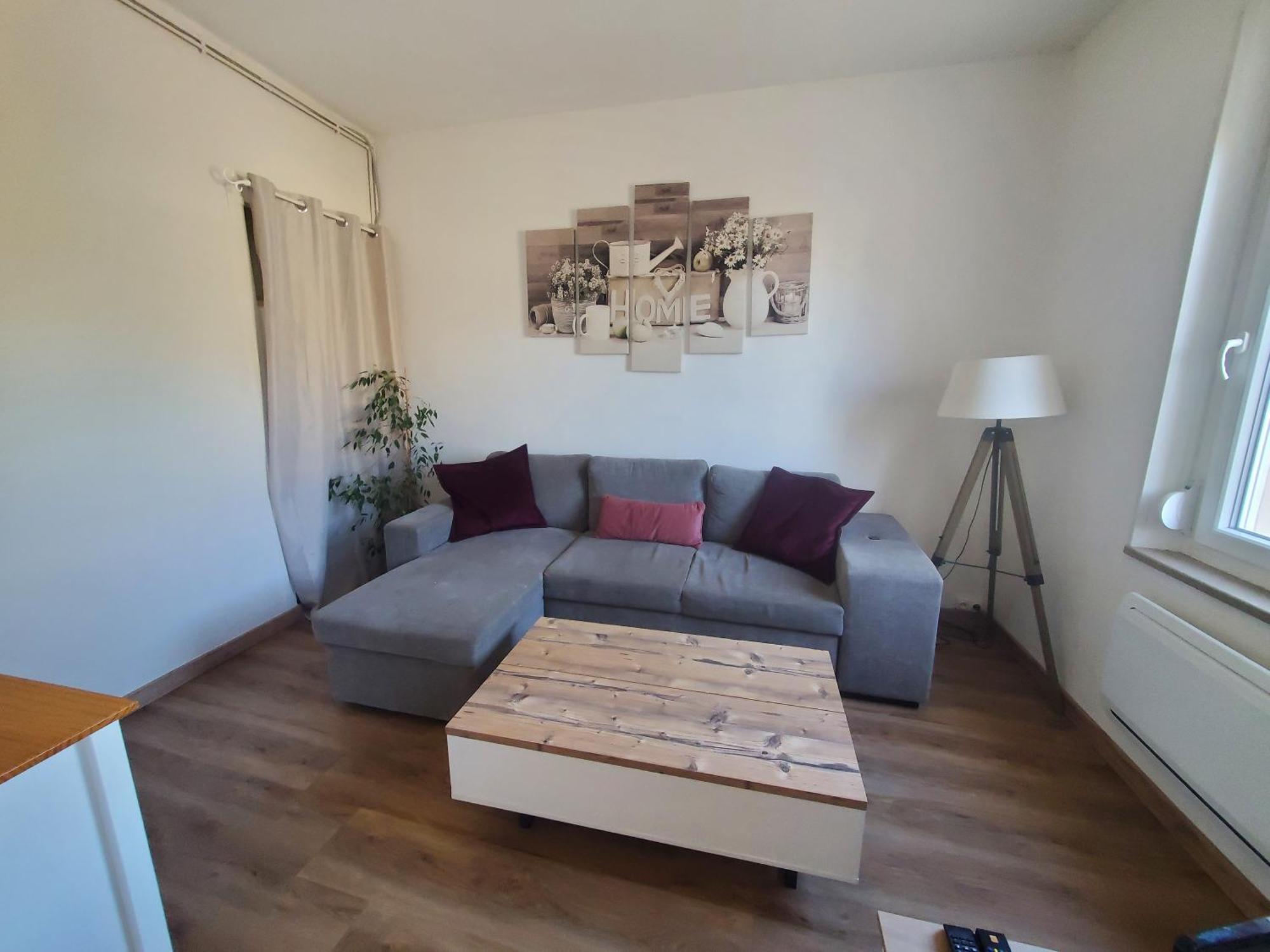 Appartement Lumineux En Centre-Ville Neuves-Maisons Luaran gambar